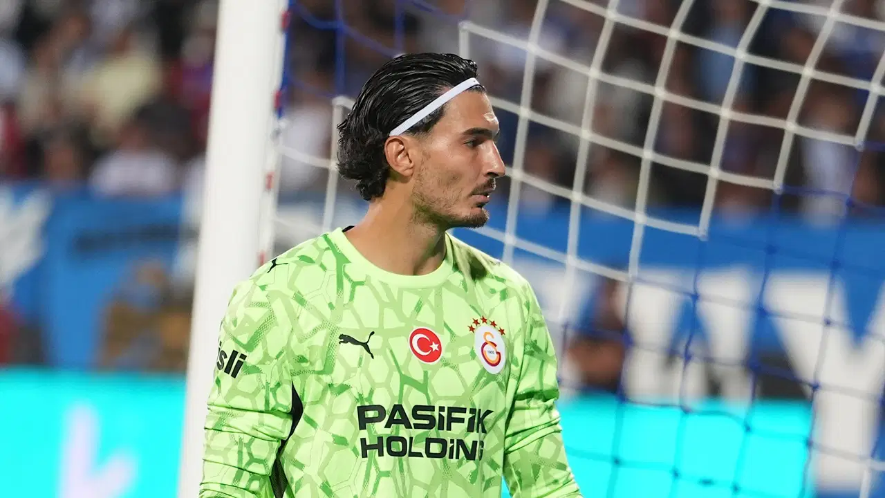 Maç Öncesi Galatasaray'da Sürpriz Değişiklik: Uğurcan Çakır'ın Yerine Jankat Yılmaz İlk 11'de