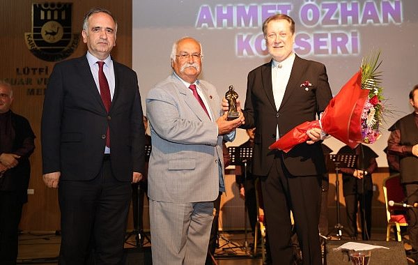 Karaman Belediyesi'nin katkılarıyla sahneye çıkan ünlü sanatçı Ahmet Özhan ve İstanbul Tarihi Türk Müziği Topluluğu'nun konseri ilgiyle takip edildi – KÜLTÜR VE SANAT