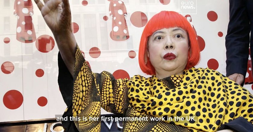 Video. Yayoi Kusama'nın Birleşik Krallık'taki ilk kalıcı kurulumu Londra'da