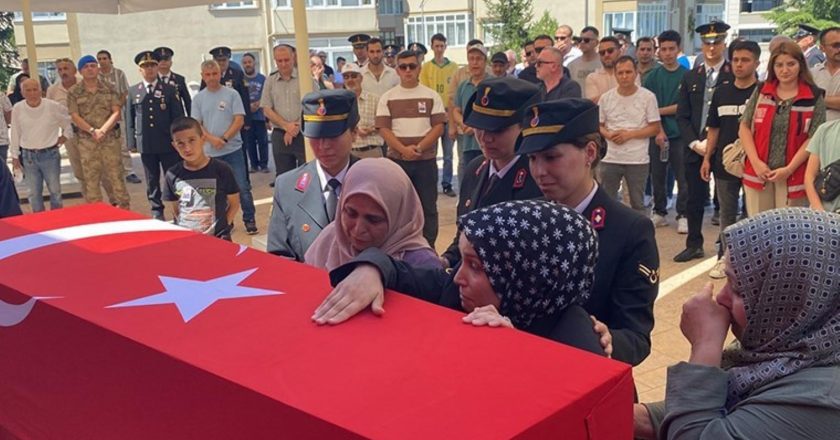 Operasyon sırasında kalp krizi geçiren Astsubay Kalaz, son yolculuğuna uğurlandı – Son Dakika Türkiye Haberleri