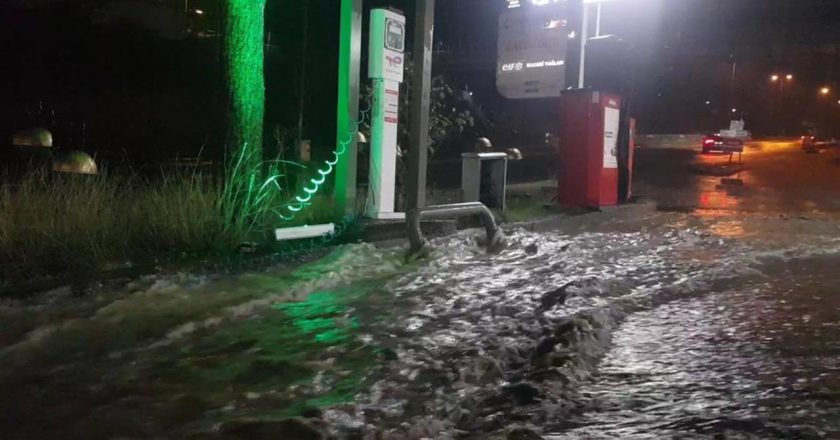 Karabük’te sağanak yağış etkili oldu: Evler ve sokaklar sular altında kaldı