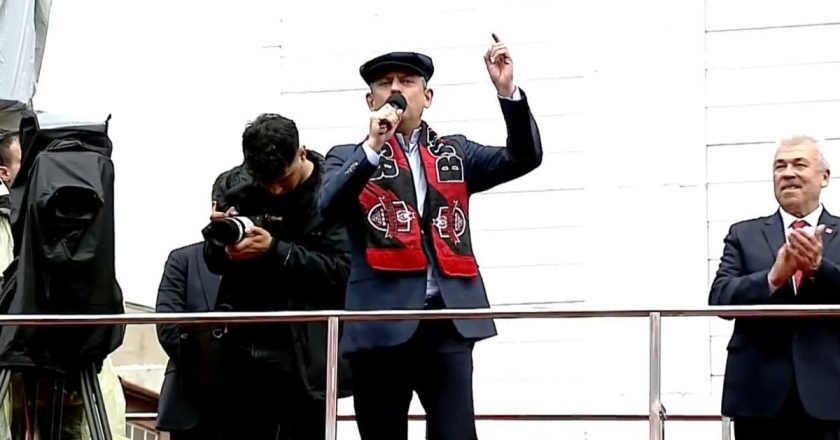 Özgür Özel, Yozgat mitinginde Cumhurbaşkanı Erdoğan’a seslendi: ‘Bu yaptığın korkaklıktır’