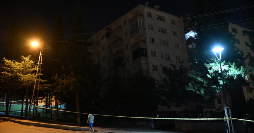 Ankara’da yıkılma riski taşıyan 8 katlı bina boşaltıldı