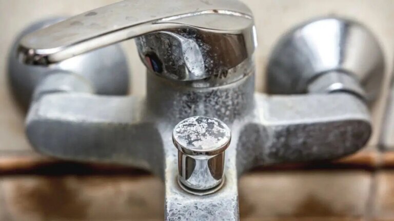 Parlak yüzeylerin sırrı mutfağınızdan geçiyor: Kireç lekelerini geçiren 5 doğal çözüm – Son Dakika Yaşam Haberleri