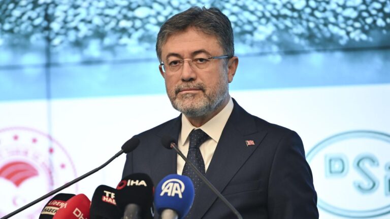 Bugün meydanlar tek yürek, özgürlüğe yürüyoruz