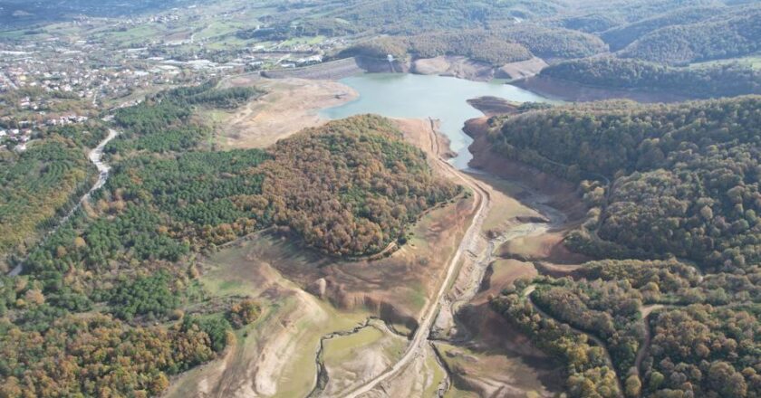 Kritik doluluk! Sular geriledi, kalıntılar gün yüzüne çıktı.