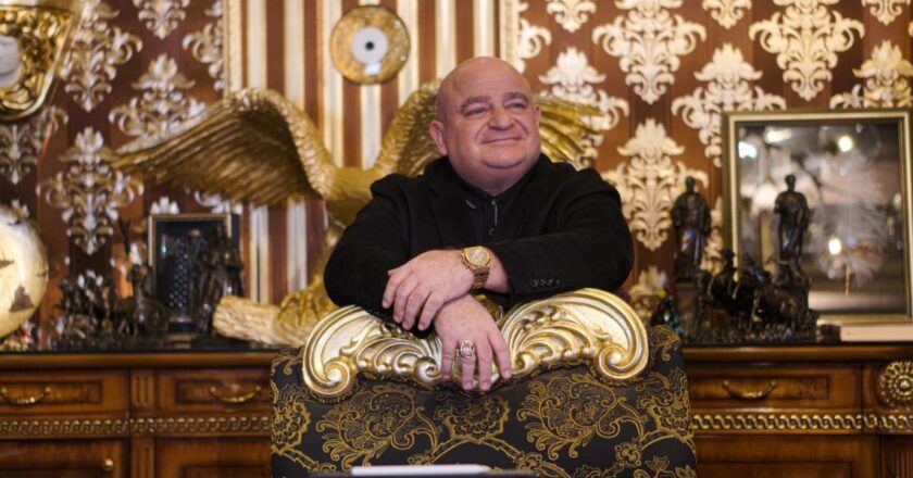 Başarılı iş insanı Moiz Mitrani: Triko İplikten Uluslararası Finansa Uzanan Kapsamlı başarı yolculuğu